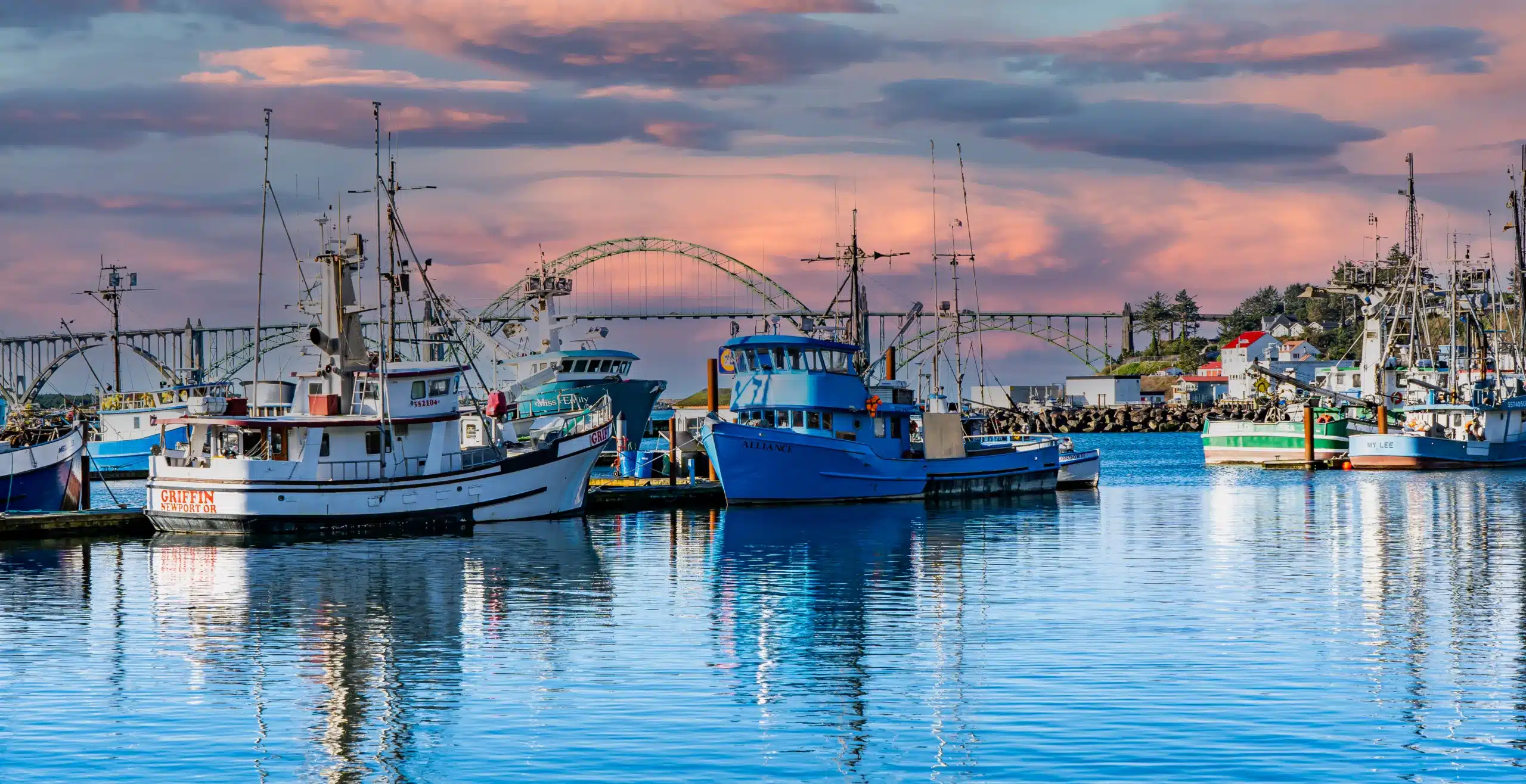 13 Things to Do in Newport, Oregon from Paddling and Fishing to Relaxing on the Beach