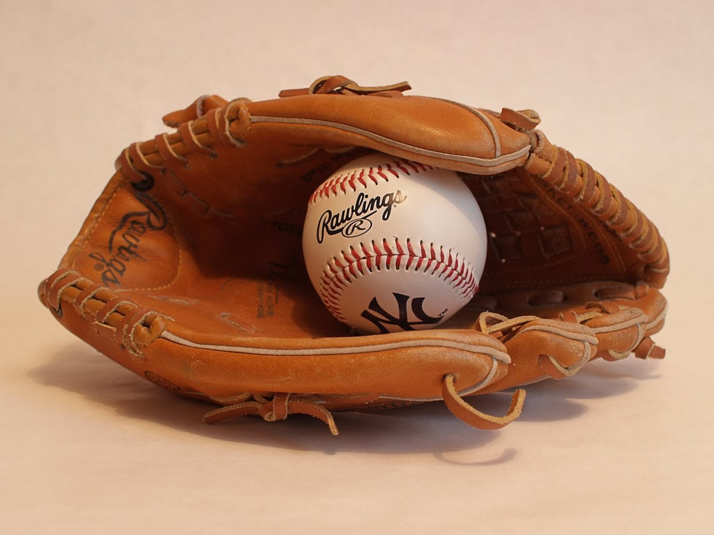 Baseball glove