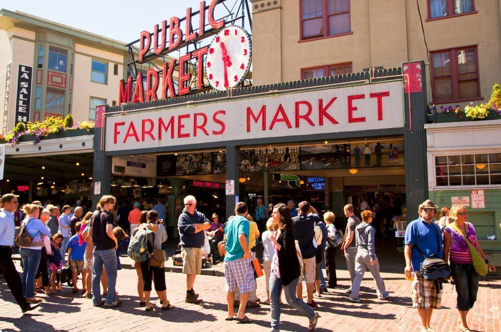 12 Ways Tourists Give Themselves Away in Seattle